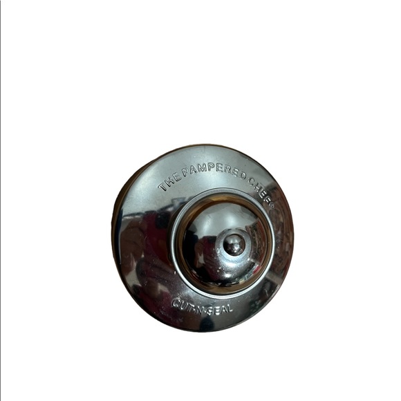 Cut-N-Seal by The Pampered Chef Pastry Cutter 3.5” - Picture 2 of 5